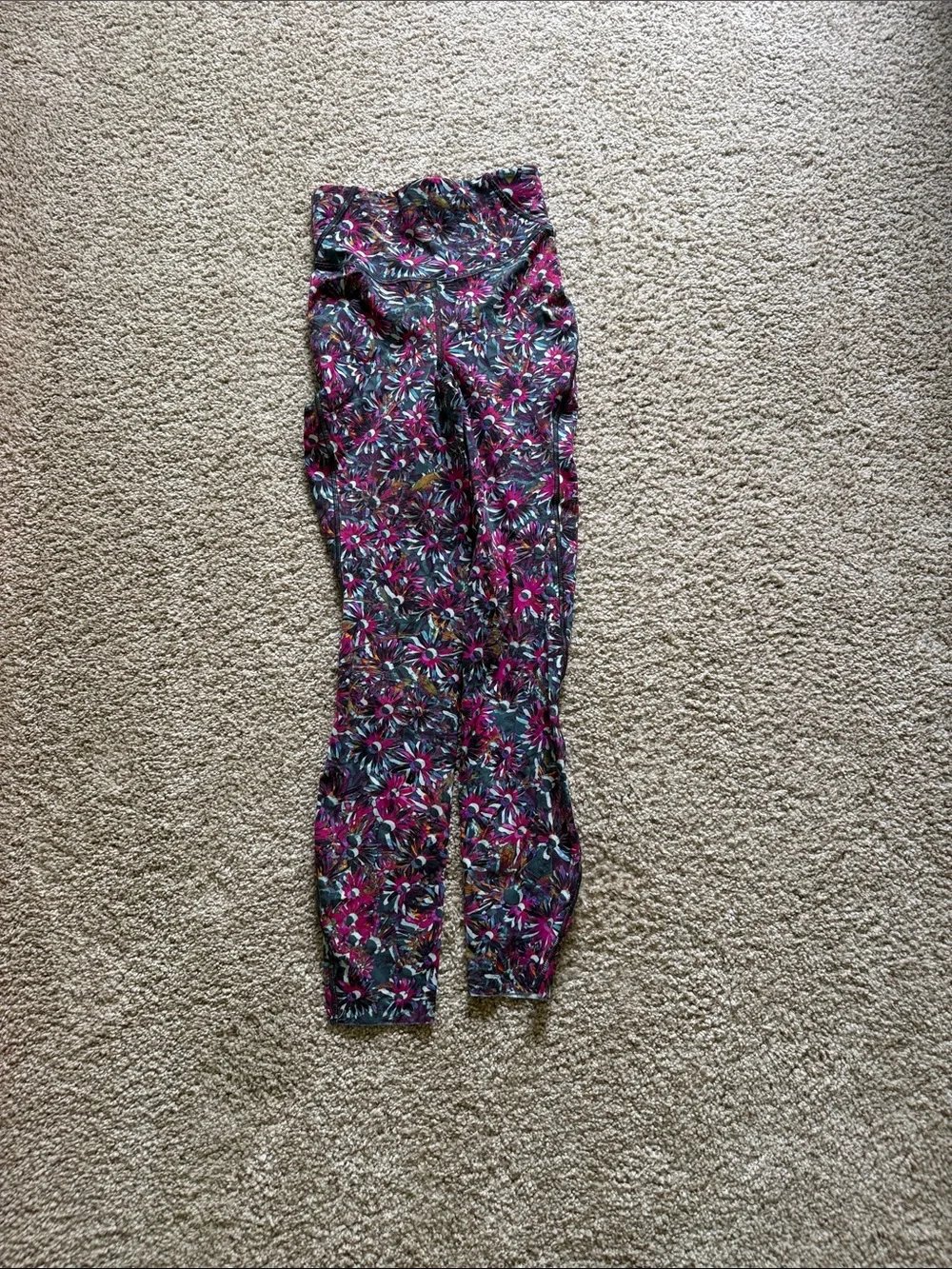LOT OF LULULEMON LEGGINGS! - Picture 3 of 5